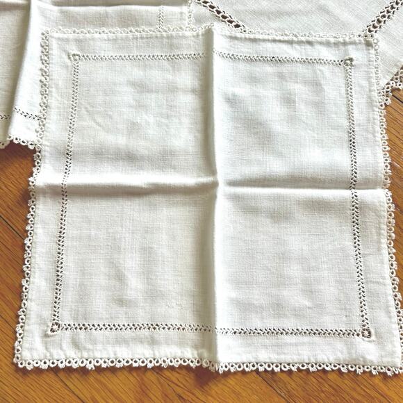 Vintage Irish Linen Tablecloth & Napkins with Crochet Lace Border - Picture 4 of 16
